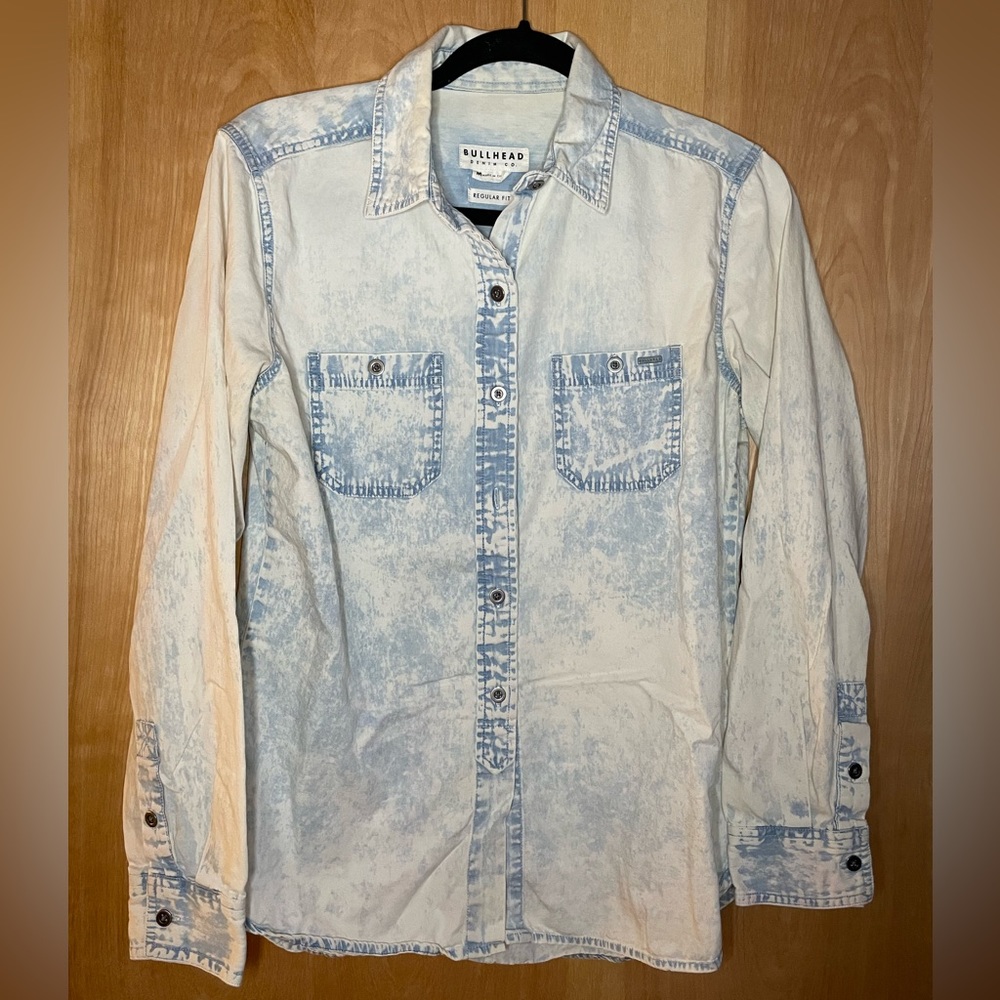 Bullhead Denim Co. Light Denim Button-Down - Size Medium